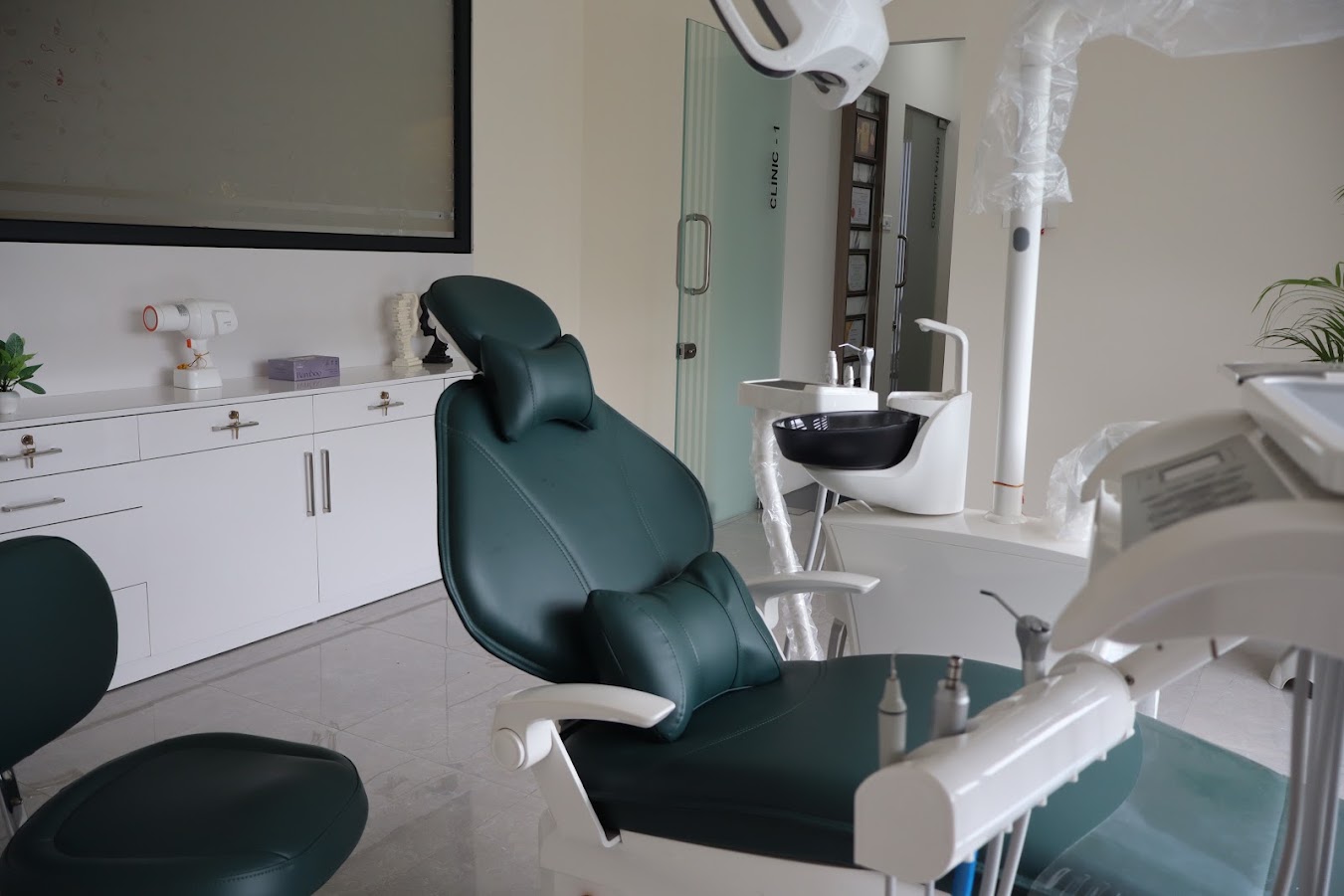 Modern dental treatment chair at Roots & Implants